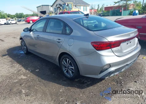 2023 Kia Forte Lxs z USA, uszkodzony, nr VIN 3KPF24AD1PE555862